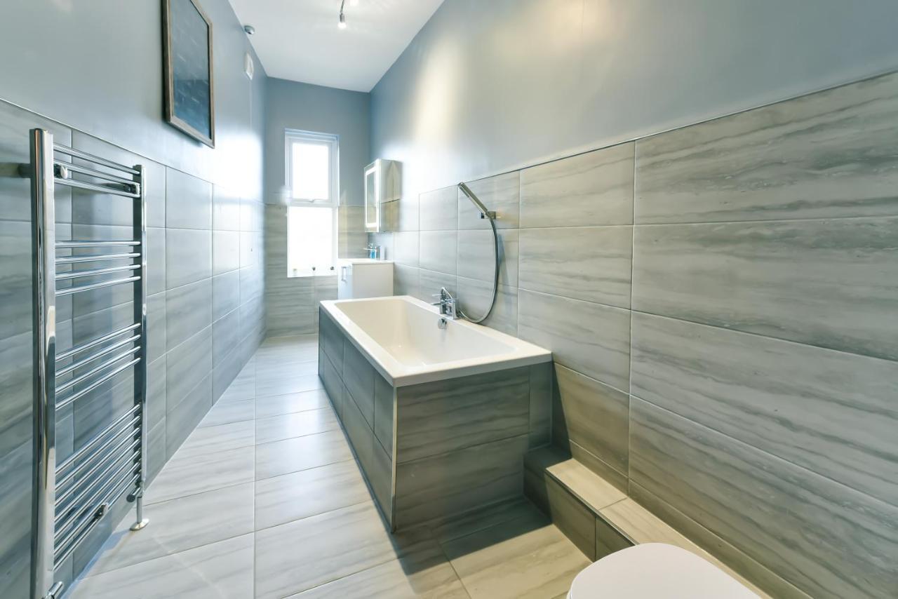 4 Bedroom, 2 Bathroom House - Free Parking Pontefract Eksteriør bilde