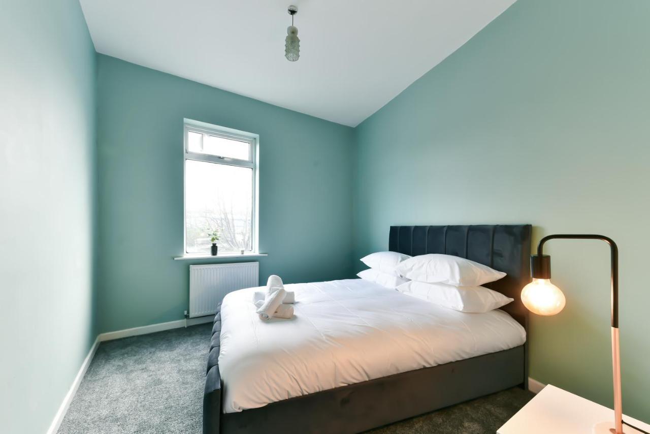 4 Bedroom, 2 Bathroom House - Free Parking Pontefract Eksteriør bilde