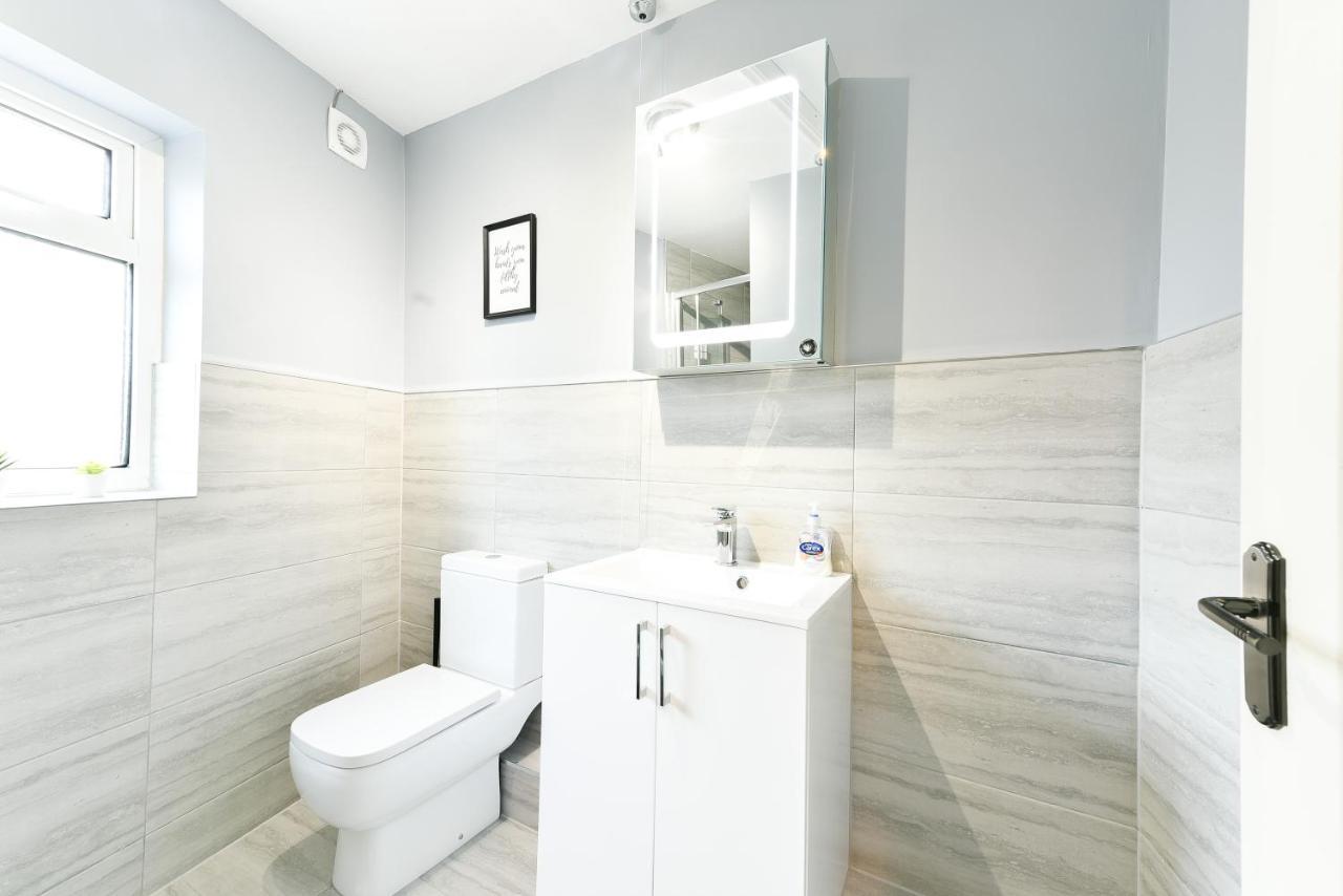 4 Bedroom, 2 Bathroom House - Free Parking Pontefract Eksteriør bilde